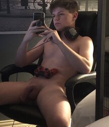 Happy Friday Handsome Lads Twink Porn 60020ac885045.jpg