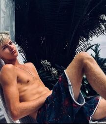 Sunday Sizzling Twinks Gay Porn 608ed2195078e.jpg