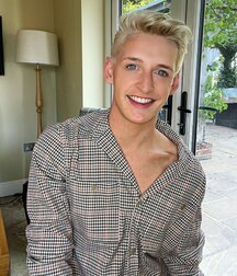 Friday Sizzlers Gay Twink Porn 60e8a839c3824.jpg