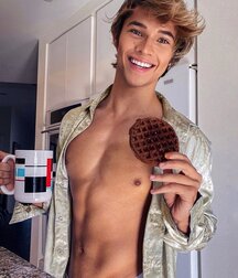 Friday Delights Hot Twinks Gay Porn 6116b58d9473f.jpg