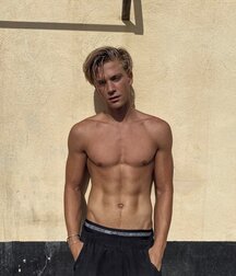 Friday Delights Hot Twinks Gay Porn 6116b63404bf9.jpg