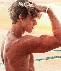 Hello Gorgeous Best Gay Tube Porn 61a511c04f7e3.jpg