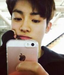 boy selfies 5ebab2d35e3a0.jpg