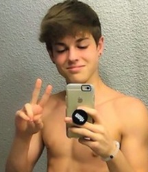 boy selfies 5ebab2da29afe.jpg