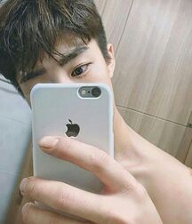 boy selfies 5ebab2dd11f68.jpg