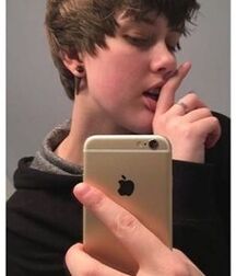 boy selfies 5ebab2e5e9a27.jpg