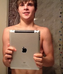 boy selfies 5ebab2ec30028.jpg