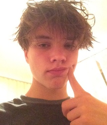 boy selfies 5ebab2f60ebb4.jpg