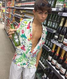 Tom's sweet boys 1 cute shirtless twinks 5eb9906d2e0f7.jpg