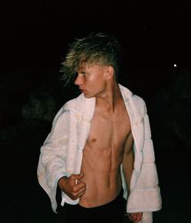 Cute boys  5ea80f1fa176a.jpg