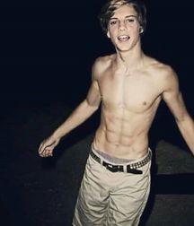 Cute boys  5ea80f7b64b5f.jpg