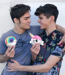 Rainbow Twinks Love Tube Mix 60ec64a2cf43e.jpg