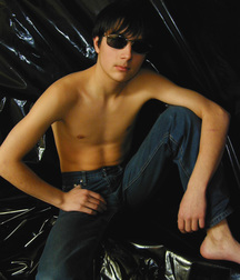 Kim in Black Gay Porn Boys 5ee39905bad9d.jpg