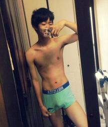 Japanese ikemen boy selfie 5eda0829b0f32.jpg
