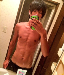 Japanese ikemen boy selfie 5eda0905198b9.jpg
