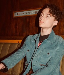 Wyatt Oleff Photoshoot 5ed944090520d.jpg