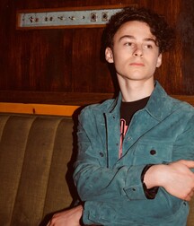 Wyatt Oleff Photoshoot 5ed9440ac28e0.jpg