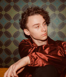 Wyatt Oleff Photoshoot 5ed9441a77ffd.jpg