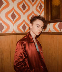 Wyatt Oleff Photoshoot 5ed9441fe578a.jpg