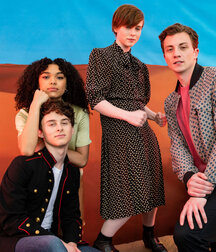 Wyatt Oleff Photoshoot 5ed944294f5b6.jpeg