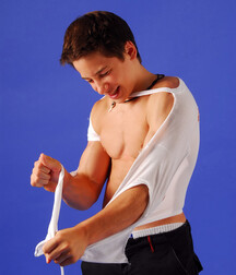 Sexy athletic muscle stud showing off his hot body 5ed9736587e2d.jpg