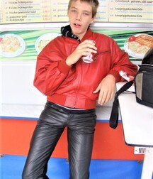 Leather Boys Twinks Gay Porn 5f007cea9f8b8.jpg