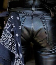 Leather Kinky Boys Porn in Black 27 5f5dc36bb0b0f.jpg