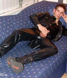 Tight Leather Boys Porn 46 5f6c3354815d4.jpg