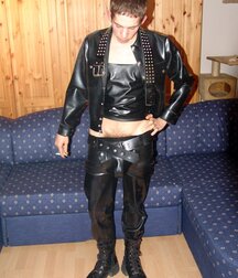 Tight Leather Boys Porn 46 5f6c33f3aeabd.jpg