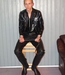 Twinks Porn Leather Boys 63 5f7e125680c53.jpg
