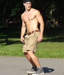 Shirtless Skater Boys 5ee683c086689.jpg