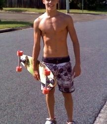 Shirtless Skater Boys 5ee683c5899e1.jpg