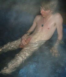 Hung Twink shows all 5f0cc248c93c7.jpg
