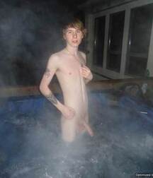 Hung Twink shows all 5f0cc24a4a214.jpg