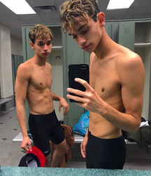 Brothers  5f70e8bd7ebaf.jpg