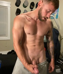 Hot Older Guy  5f73b48930e10.jpeg