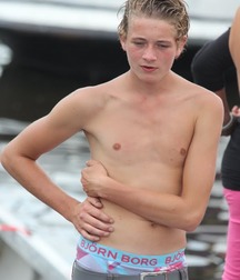 Shirtless 1 03242016 56f41fcadf57f.jpg
