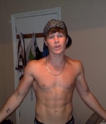 Shirtless 2 03242016 56f421dae39da.jpg
