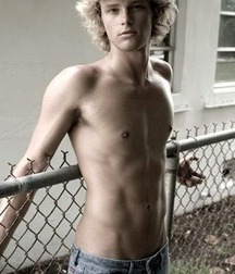 Shirtless 2 03242016 56f422a6e425c.jpg