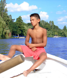 Shirtless 2 03242016 56f422f247fa9.jpg