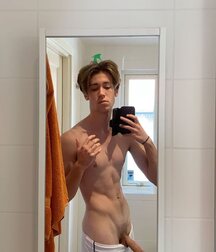 Hot lads from twitter 5f954984b13c7.jpg