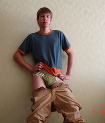 2 boys 1 underwear  5d2601bf4e6a2.jpg