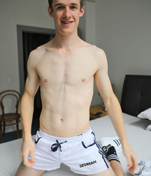 Brad Hunter gay porn model shows off 6173134a22901.jpg
