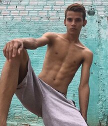Ben's Shirtless Boys Gay Tube 5fa687be3dfee.jpg