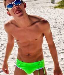 Ben's Shirtless Boys Gay Tube 5fa687fbb6f02.jpg