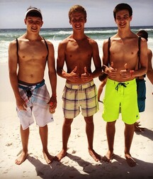 Ben's Shirtless Boys Gay Tube 5fa688991e8e9.jpg