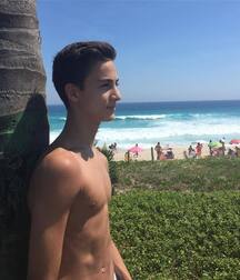 Ben's Shirtless Boys Gay Tube 5fa688ac63a0f.jpg