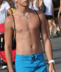 Ben's Shirtless Boys Gay Tube 5fa688cd75f81.jpg