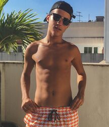 Ben's Shirtless Boys Gay Tube 5fa688ec3c071.jpg