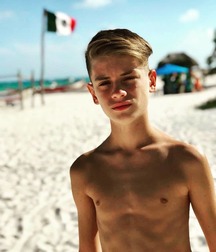 Ben's Shirtless Boys Gay Tube 5fa6893800705.jpg